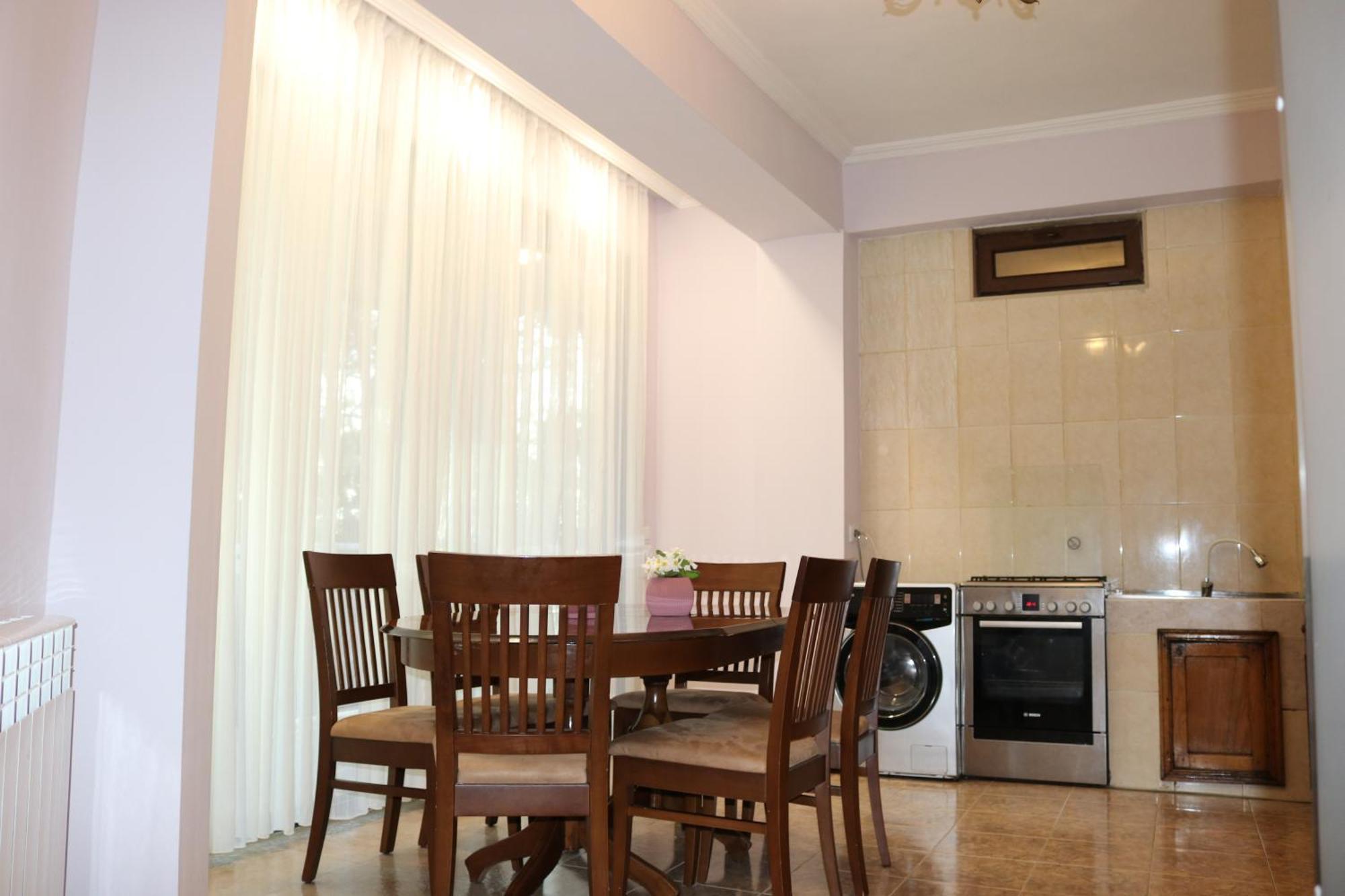 Apartment Near The Sea 1 코불레티 외부 사진