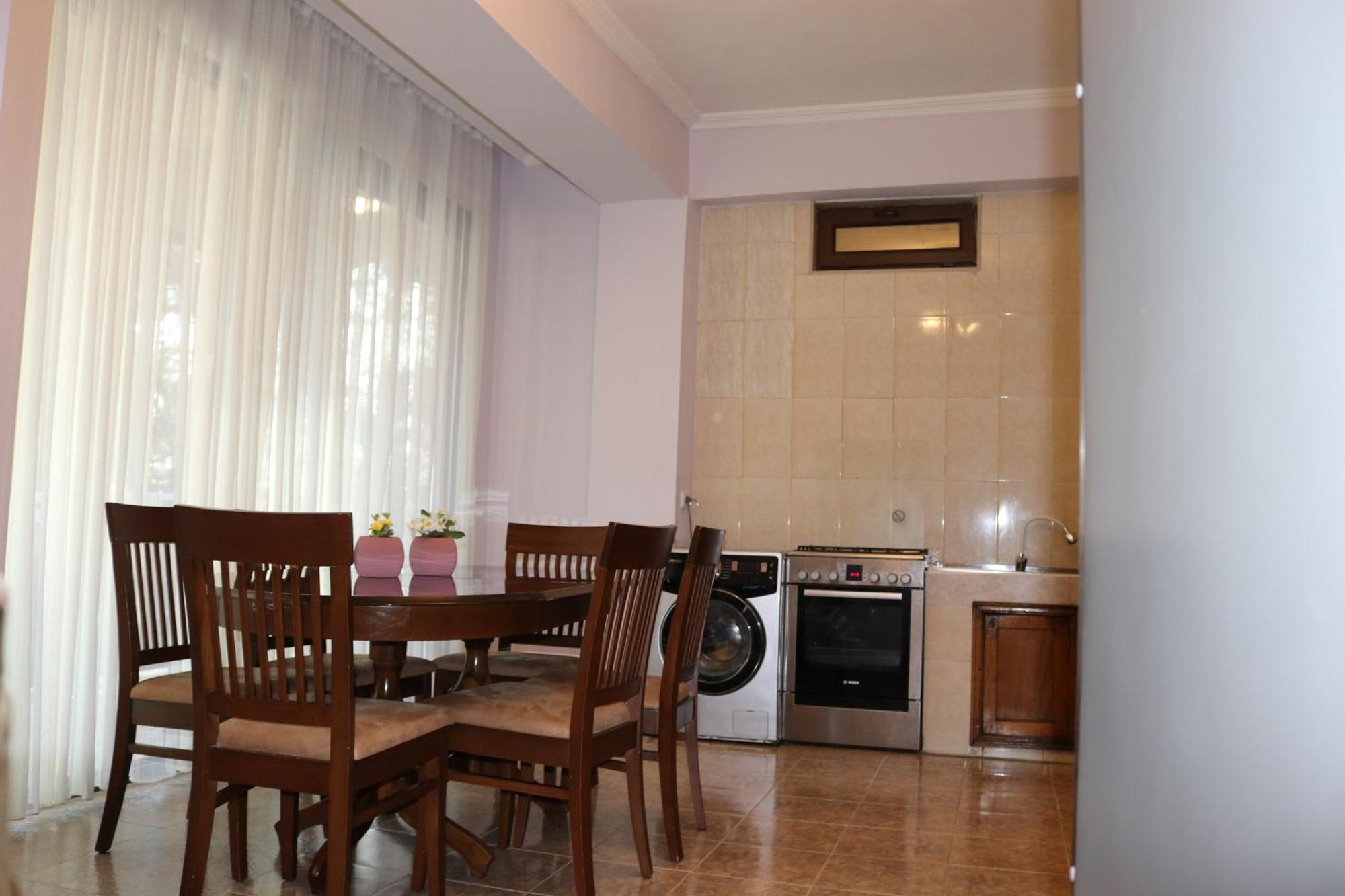 Apartment Near The Sea 1 코불레티 외부 사진
