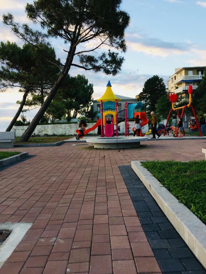 Apartment Near The Sea 1 코불레티 외부 사진